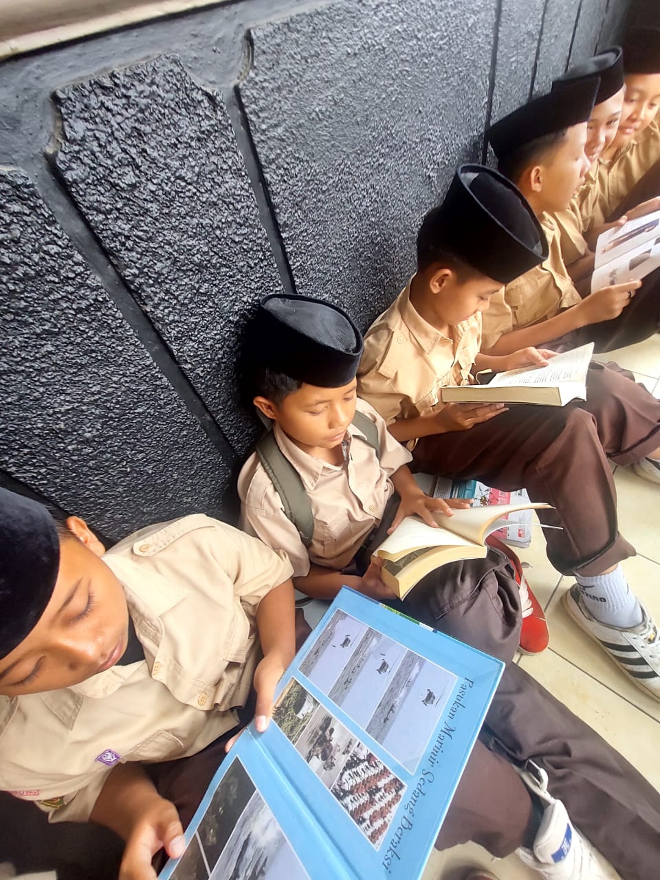 kegiatan membaca bersama 