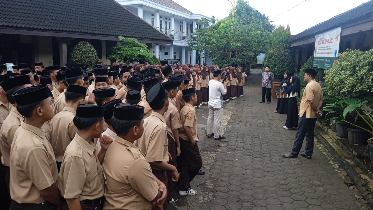 Melaksanakan Sosialisai Perpustakaan Kabupaten Sukabumi